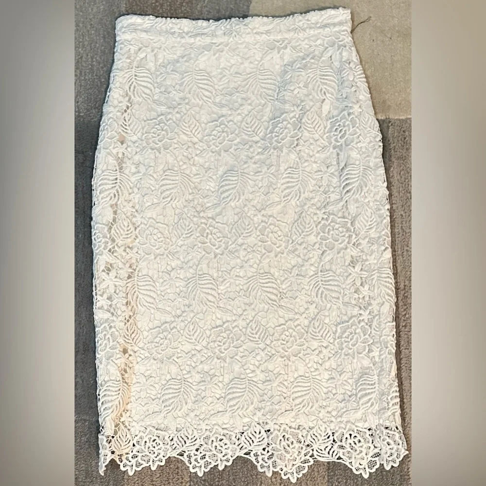 Banana Republic White Floral & Leaf Crochet Lace Midi Pencil Skirt